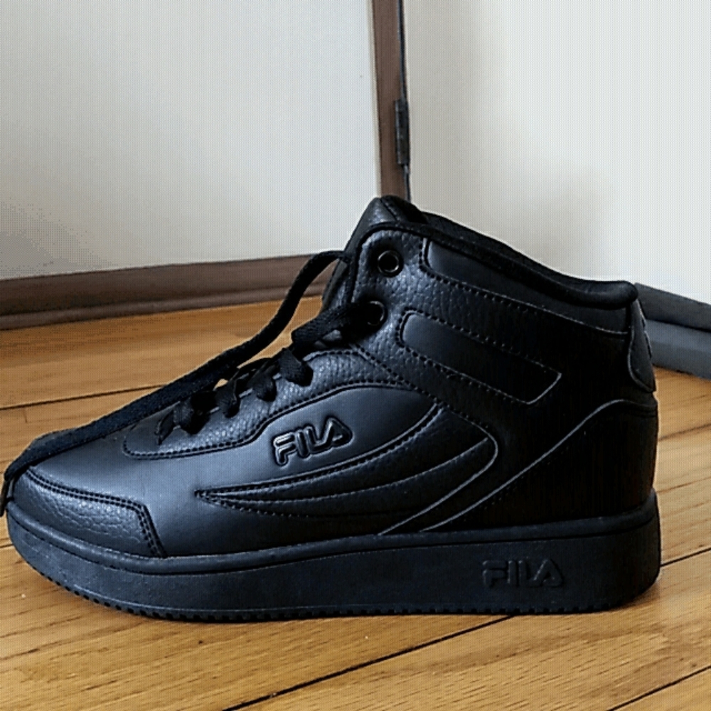 Fila black men's sneakers size 8 NWT